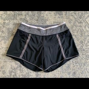 VGUC size 6 Lululemon shorts